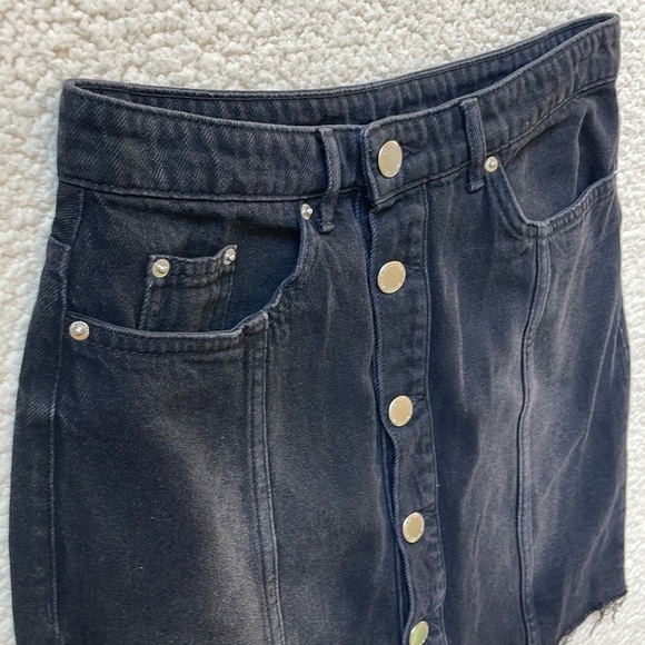 Divided by H&M Edgy Black Denim Skirt Size 6 - Picture 3 of 8